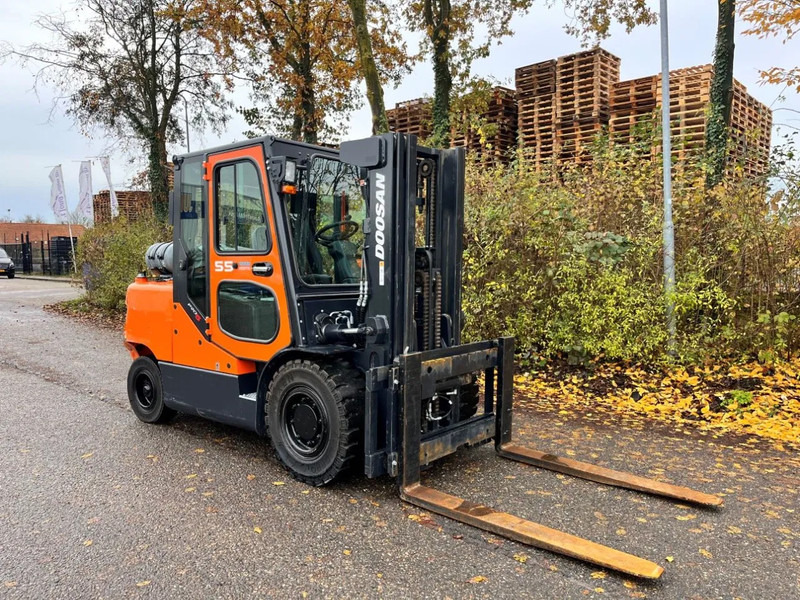 Doosan G55C-5 1593 HOURS - LPG forklift: picture 3 Doosan G55C-5 1593 HOURS - LPG forklift: picture 3