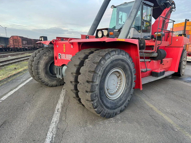 Kalmar DRF450-65S5 - Reach stacker: picture 4 Kalmar DRF450-65S5 - Reach stacker: picture 4