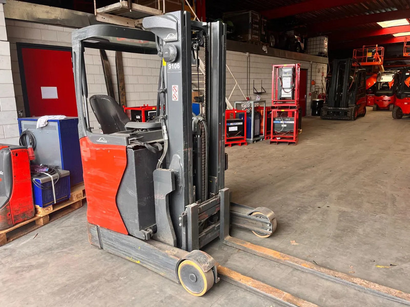 Linde R12B- 01 - Reach truck: picture 1 Linde R12B- 01 - Reach truck: picture 1