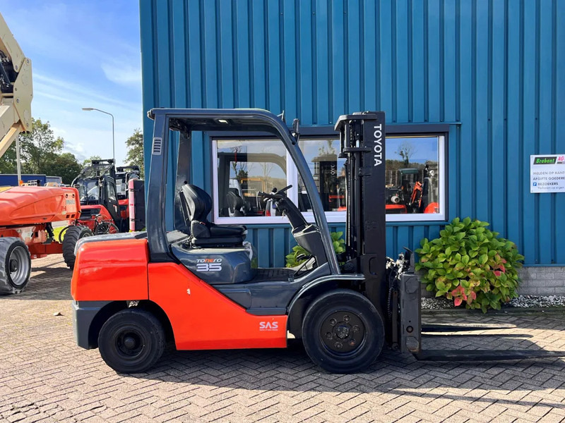 Toyota 52-8FDJF35 - Diesel forklift: picture 1 Toyota 52-8FDJF35 - Diesel forklift: picture 1