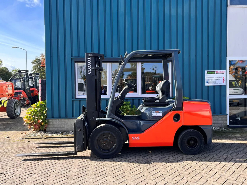 Toyota 52-8FDJF35 - Diesel forklift: picture 2 Toyota 52-8FDJF35 - Diesel forklift: picture 2
