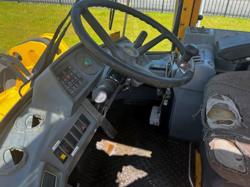 Wheel loader Volvo L70C: picture 12