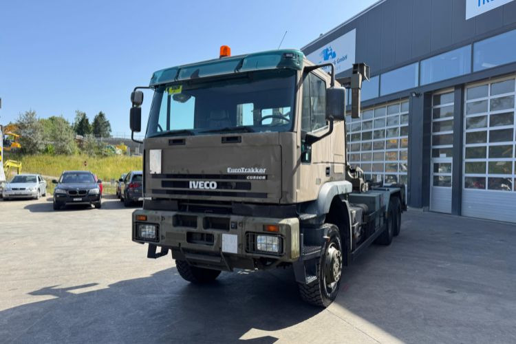 Iveco 260E44W 6x6 Hiab 26T - Hook lift truck: picture 1 Iveco 260E44W 6x6 Hiab 26T - Hook lift truck: picture 1