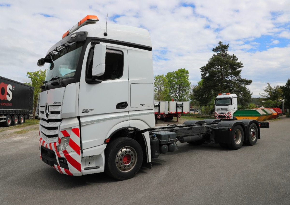 MERCEDES Actros 2548 6x2 - Cab chassis truck: picture 1 MERCEDES Actros 2548 6x2 - Cab chassis truck: picture 1