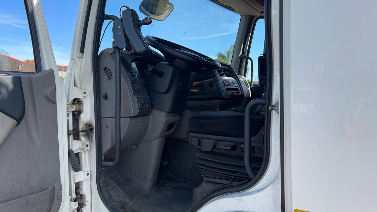 DAF LF 220 - Road sweeper: picture 5 DAF LF 220 - Road sweeper: picture 5