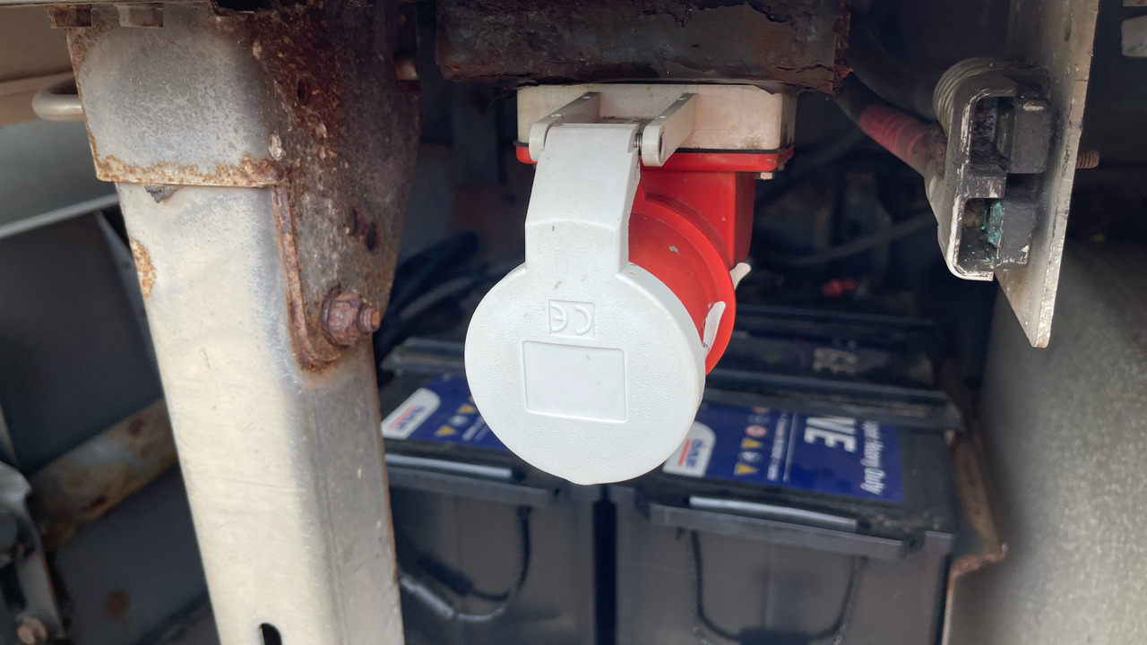 Refrigerator truck DAF LF 220: picture 15
