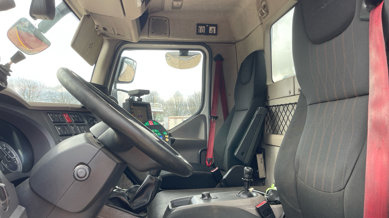 DAF LF 230 - Road sweeper: picture 5 DAF LF 230 - Road sweeper: picture 5