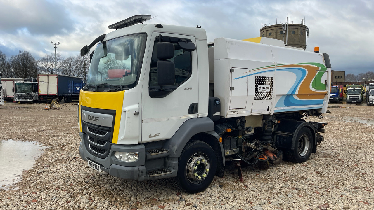 DAF LF 230 - Road sweeper: picture 1 DAF LF 230 - Road sweeper: picture 1