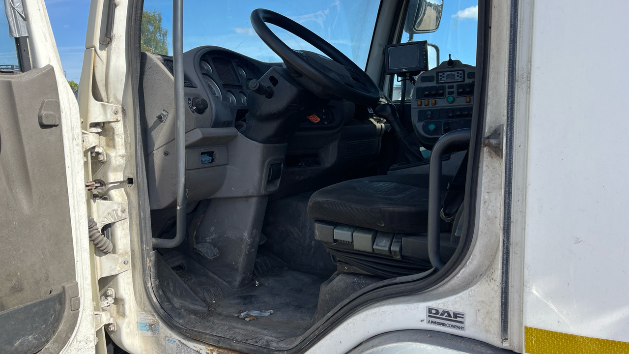 DAF LF 55.220 - Road sweeper: picture 5 DAF LF 55.220 - Road sweeper: picture 5