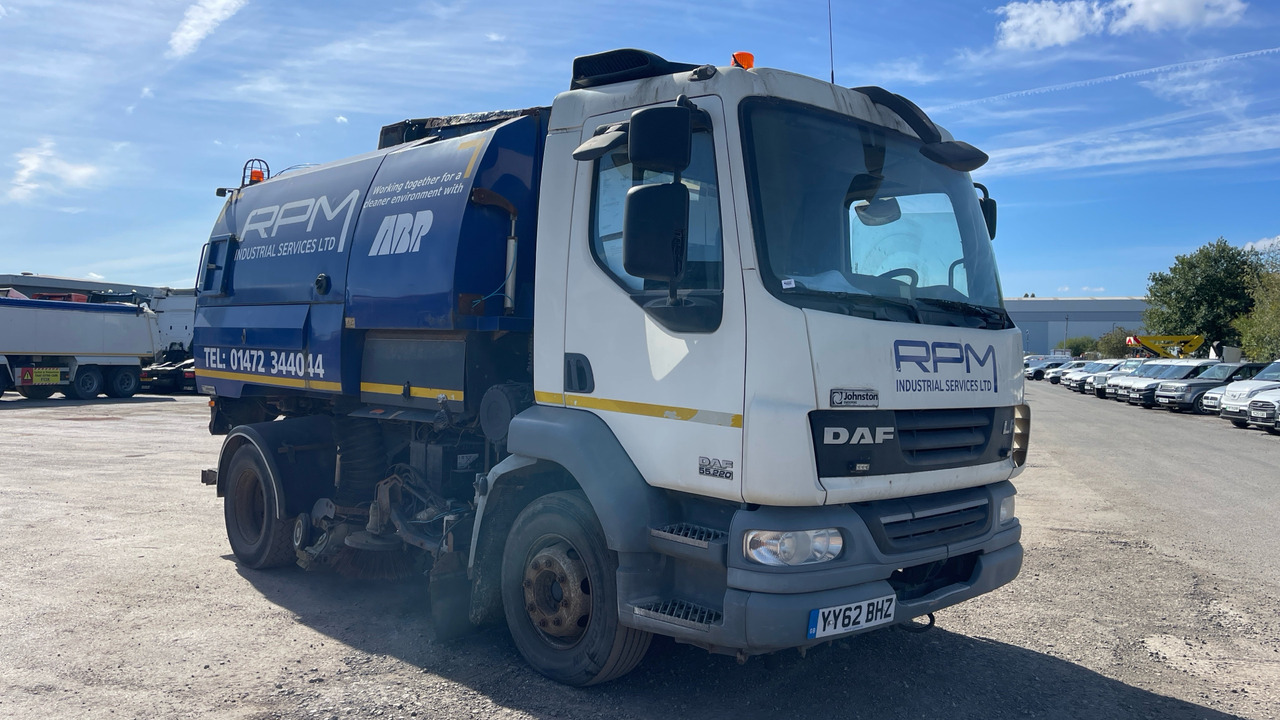 DAF LF 55.220 - Road sweeper: picture 1 DAF LF 55.220 - Road sweeper: picture 1
