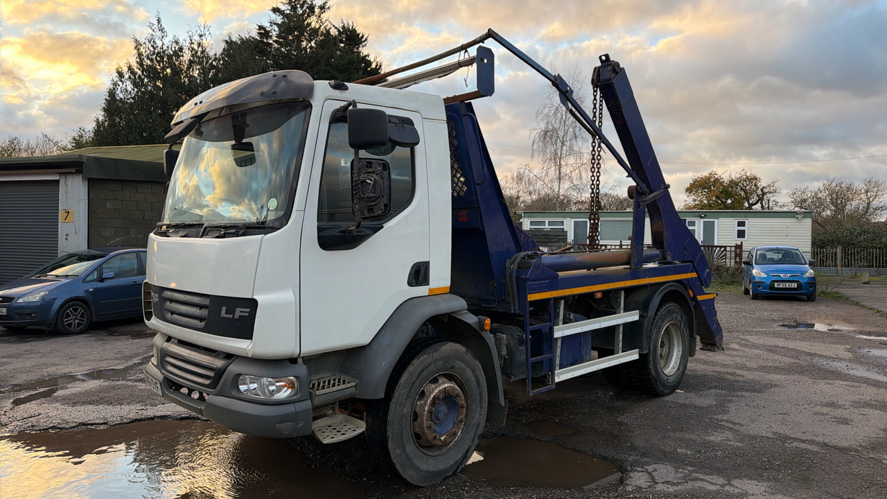 DAF LF 55.250 - Skip loader truck: picture 2 DAF LF 55.250 - Skip loader truck: picture 2