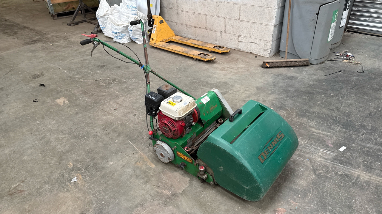DENNIS FT20 PEDESTRIAN CYLINDER MOWER WITH 5K UNIT AND GRASS BOX - Garden mower: picture 2 DENNIS FT20 PEDESTRIAN CYLINDER MOWER WITH 5K UNIT AND GRASS BOX - Garden mower: picture 2