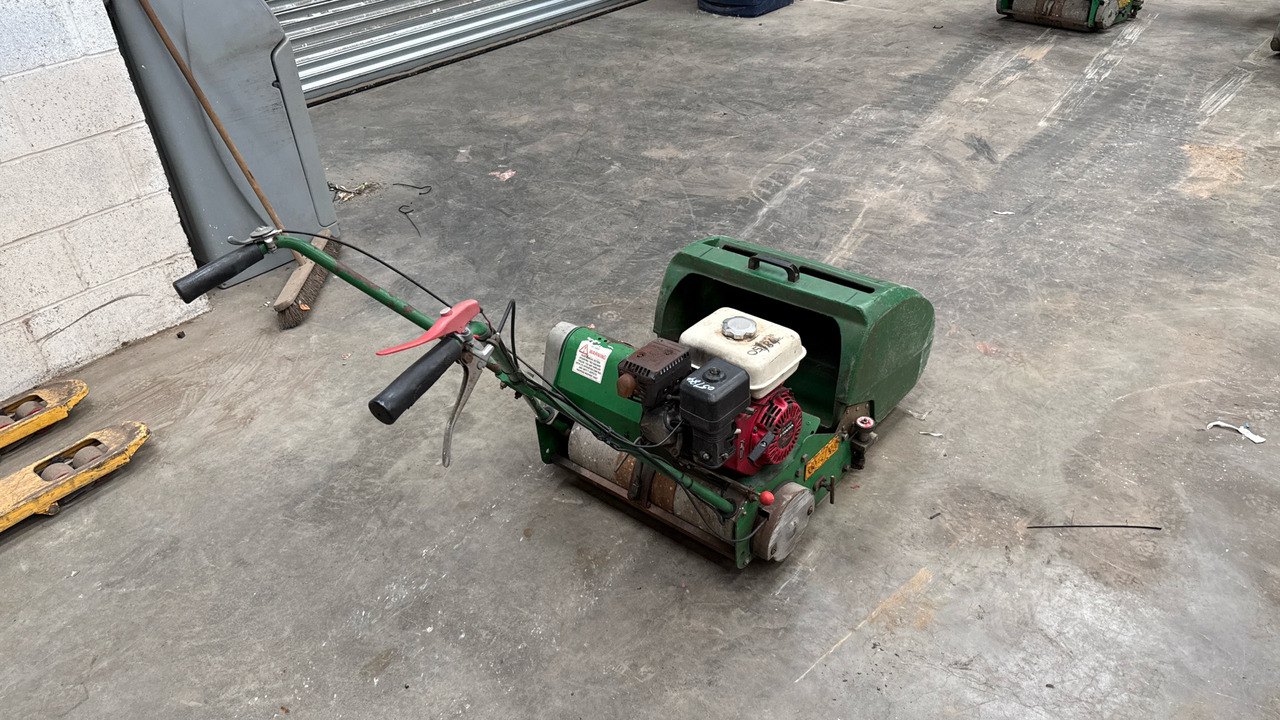 DENNIS FT20 PEDESTRIAN CYLINDER MOWER WITH 9K UNIT AND GRASS BOX - Garden mower: picture 4 DENNIS FT20 PEDESTRIAN CYLINDER MOWER WITH 9K UNIT AND GRASS BOX - Garden mower: picture 4