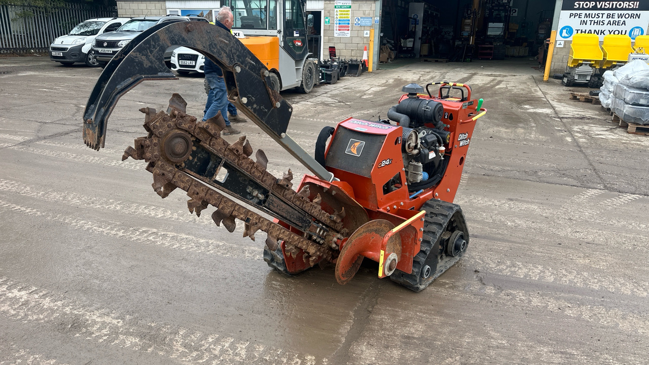 DITCH WITCH C24X - Trencher: picture 3 DITCH WITCH C24X - Trencher: picture 3