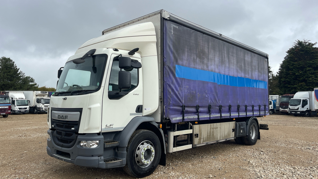 Daf LF 260 - Curtainsider truck: picture 2 Daf LF 260 - Curtainsider truck: picture 2
