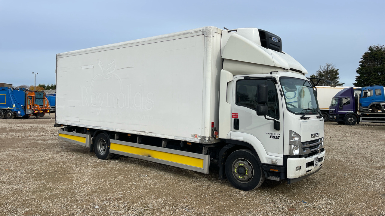 ISUZU F 135.240 - Refrigerator truck: picture 1 ISUZU F 135.240 - Refrigerator truck: picture 1
