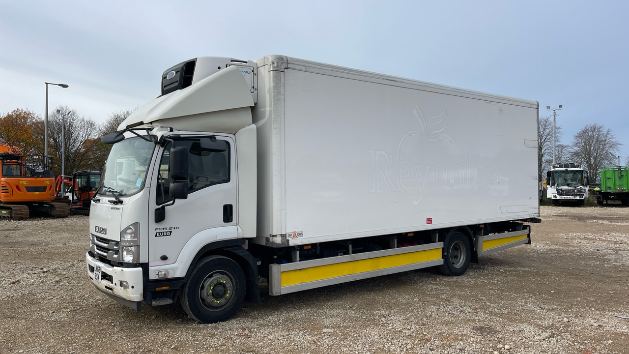 ISUZU F 135.240 - Refrigerator truck: picture 2 ISUZU F 135.240 - Refrigerator truck: picture 2