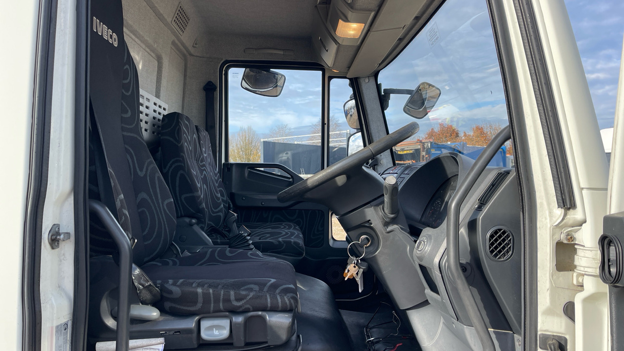 Iveco Eurocargo 110E21 - Curtainsider truck: picture 5 Iveco Eurocargo 110E21 - Curtainsider truck: picture 5