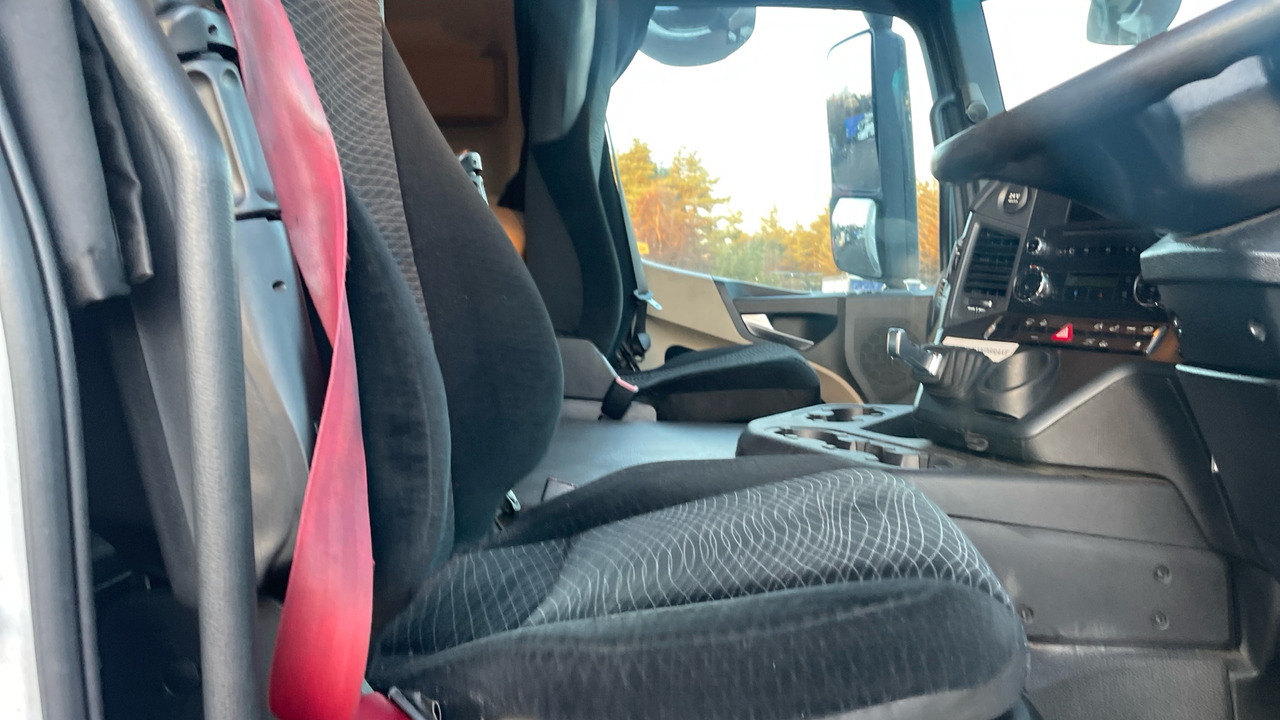 MERCEDES-BENZ ACTROS 2530 - Box truck: picture 5 MERCEDES-BENZ ACTROS 2530 - Box truck: picture 5