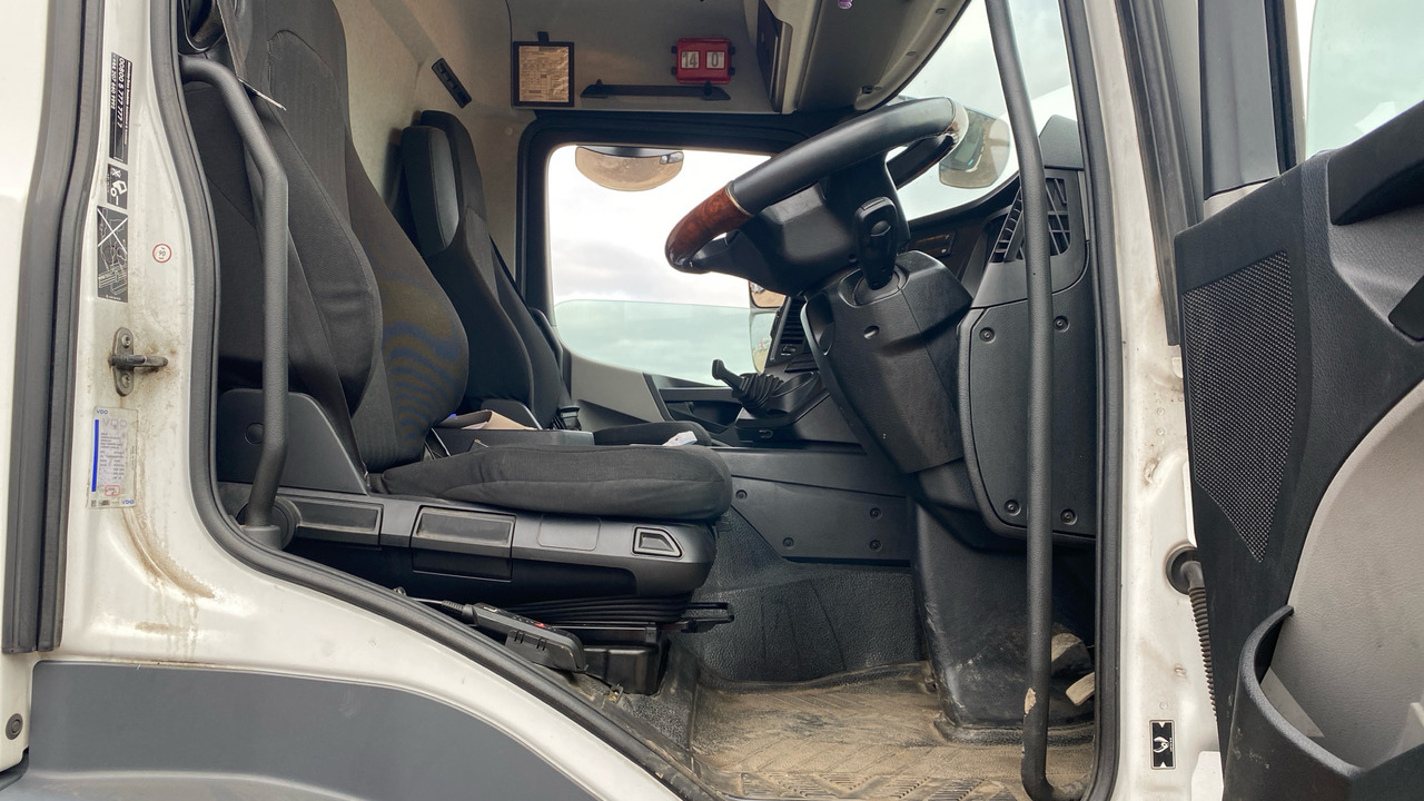 MERCEDES-BENZ ANTOS 1824 - Curtainsider truck: picture 5 MERCEDES-BENZ ANTOS 1824 - Curtainsider truck: picture 5