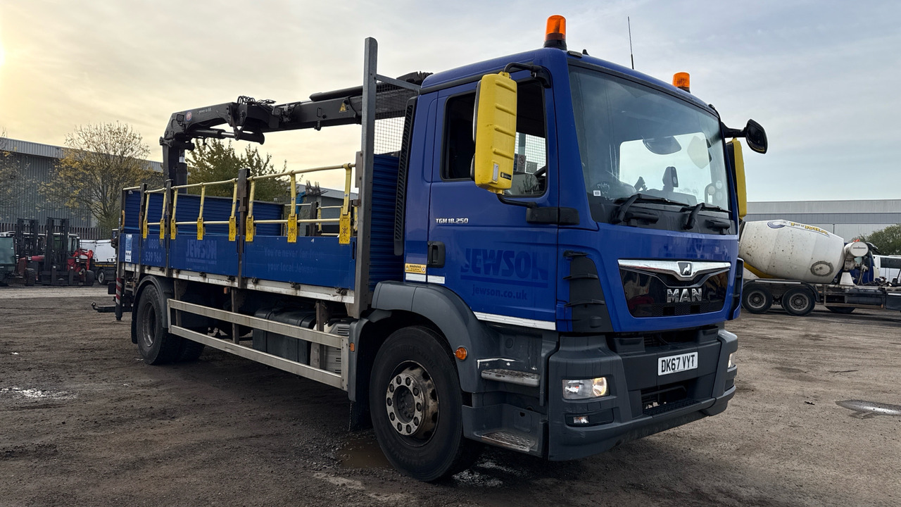 Man TGM 18.250 - Dropside/ Flatbed truck, Crane truck: picture 1 Man TGM 18.250 - Dropside/ Flatbed truck, Crane truck: picture 1