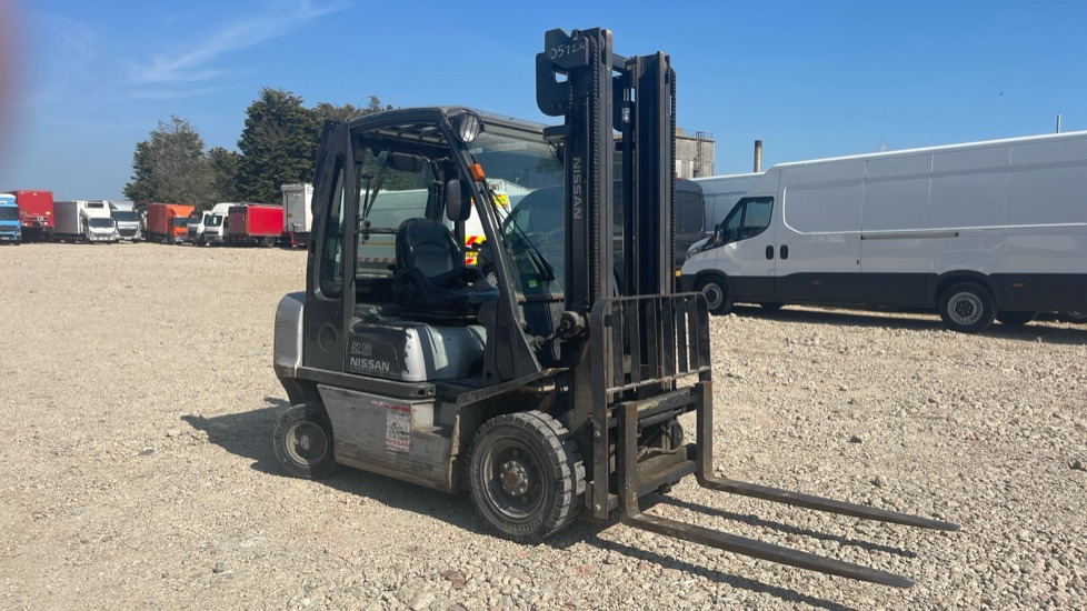 NISSAN 25 - Diesel forklift: picture 3 NISSAN 25 - Diesel forklift: picture 3