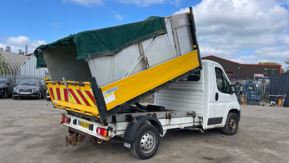 PEUGEOT BOXER 335 2.0 BLUEHDI 130PS - Tipper van: picture 4 PEUGEOT BOXER 335 2.0 BLUEHDI 130PS - Tipper van: picture 4
