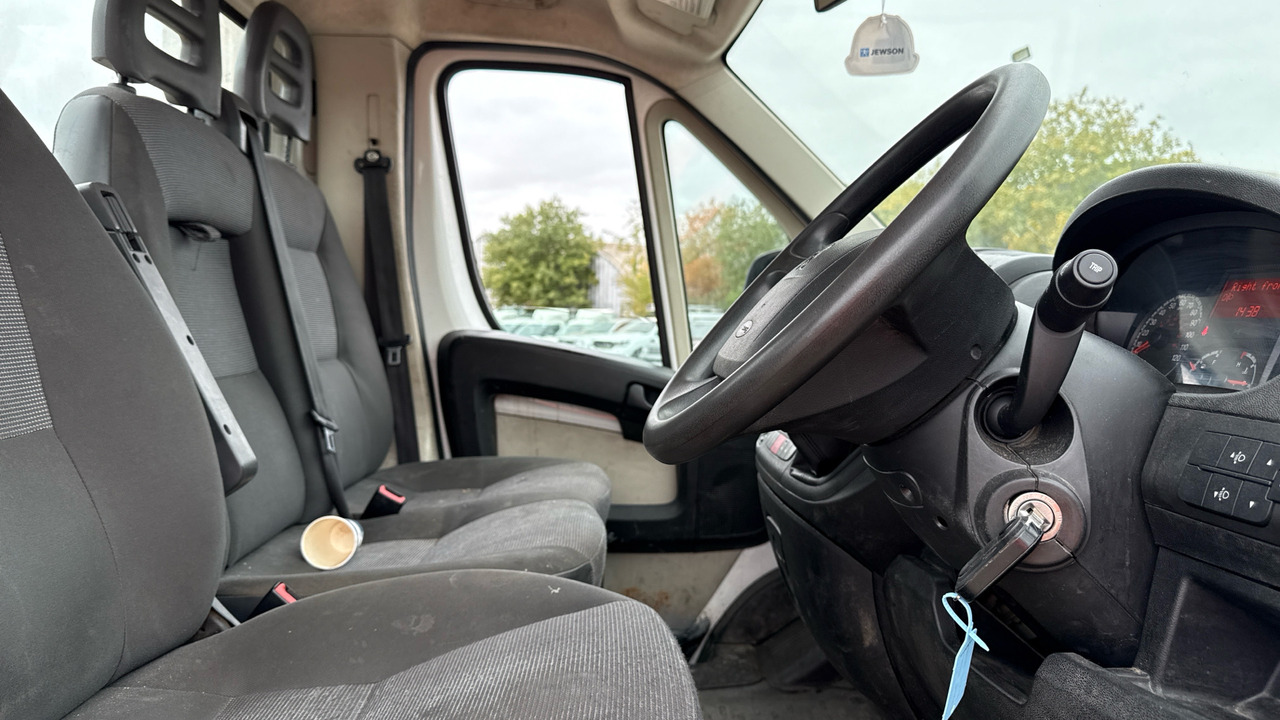 PEUGEOT BOXER 335 2.2 HDI 130PS - Open body delivery van: picture 5 PEUGEOT BOXER 335 2.2 HDI 130PS - Open body delivery van: picture 5