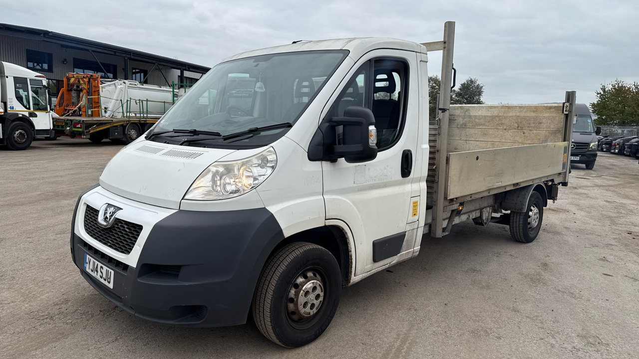 PEUGEOT BOXER 335 2.2 HDI 130PS - Open body delivery van: picture 2 PEUGEOT BOXER 335 2.2 HDI 130PS - Open body delivery van: picture 2
