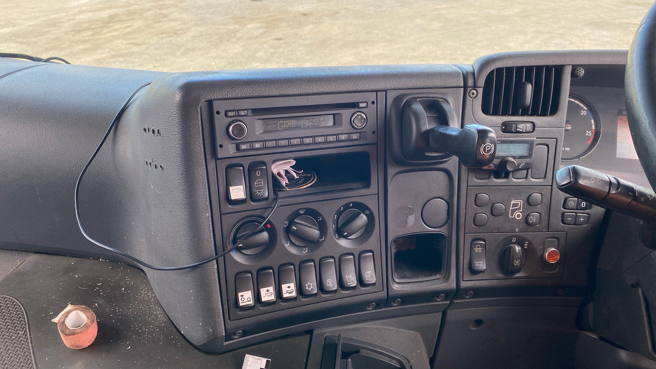 Autotransporter truck SCANIA P 410: picture 7 Autotransporter truck SCANIA P 410: picture 7