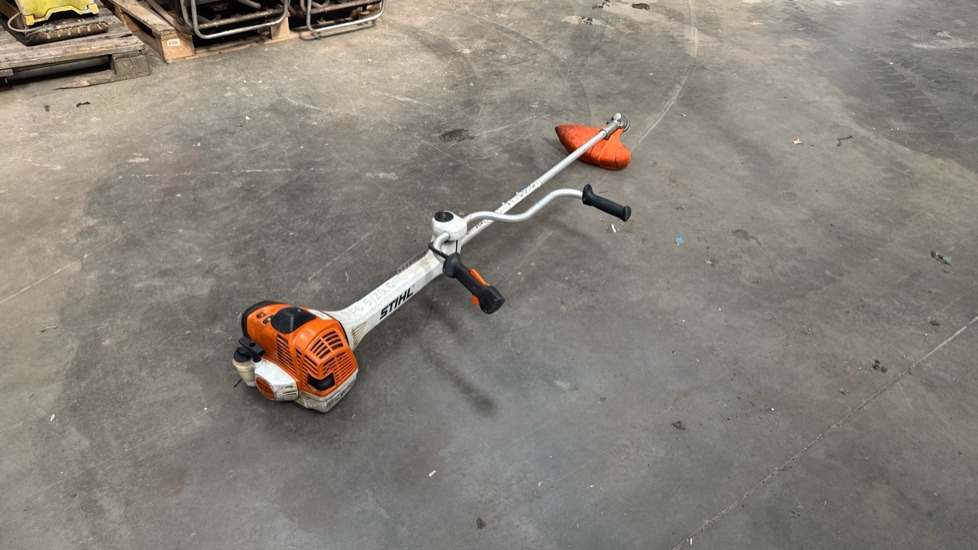 STIHL FS490C STRIMMER - Construction equipment: picture 4 STIHL FS490C STRIMMER - Construction equipment: picture 4