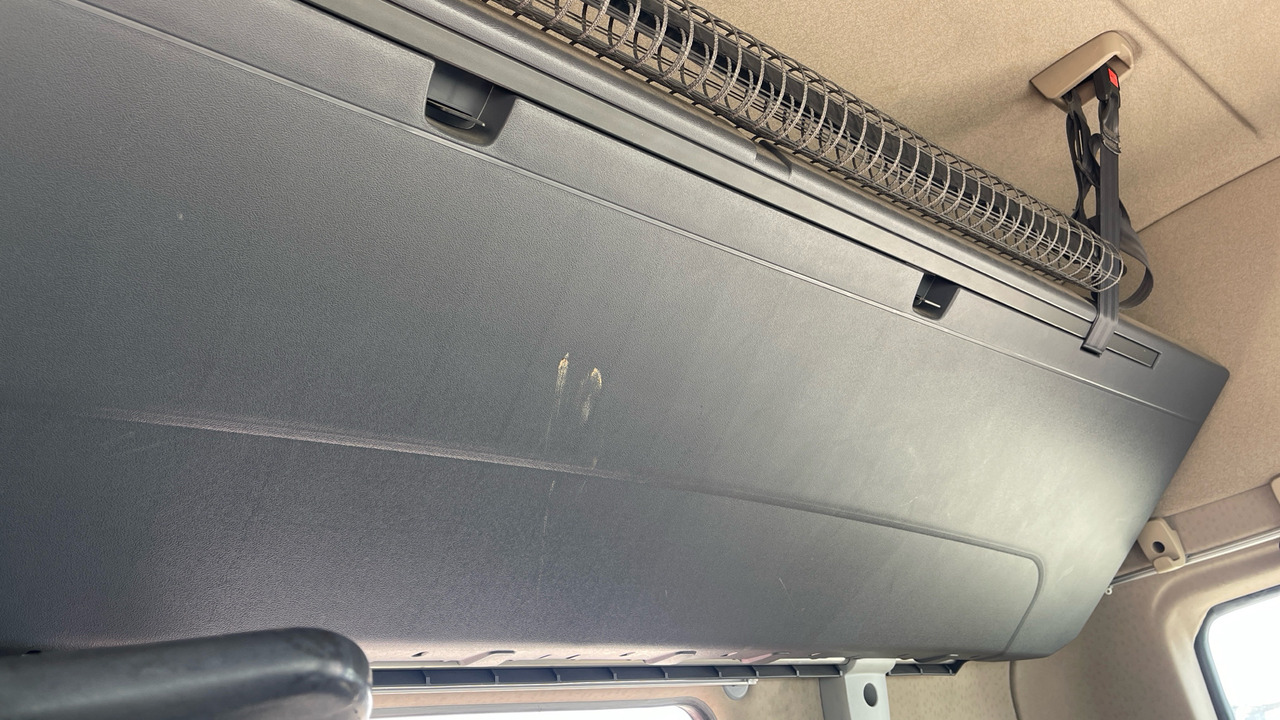 Tractor unit SCANIA R 400: picture 17