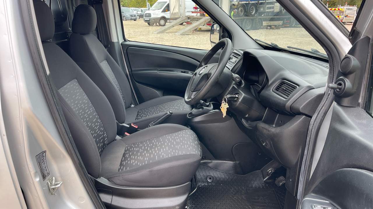 VAUXHALL COMBO 2300 1.3 CDTI - Small van: picture 5 VAUXHALL COMBO 2300 1.3 CDTI - Small van: picture 5