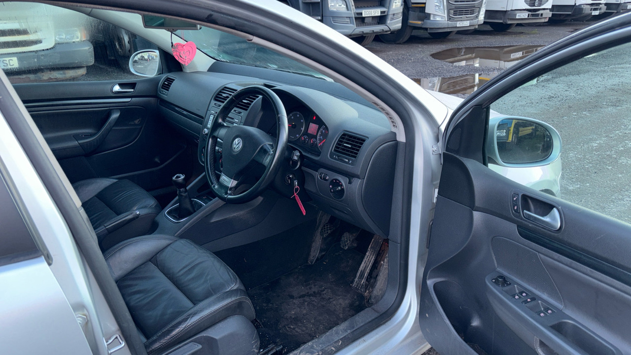 VOLKSWAGEN GOLF 2.0 GT Sport TDI 170 DPF - Hatchback: picture 5 VOLKSWAGEN GOLF 2.0 GT Sport TDI 170 DPF - Hatchback: picture 5