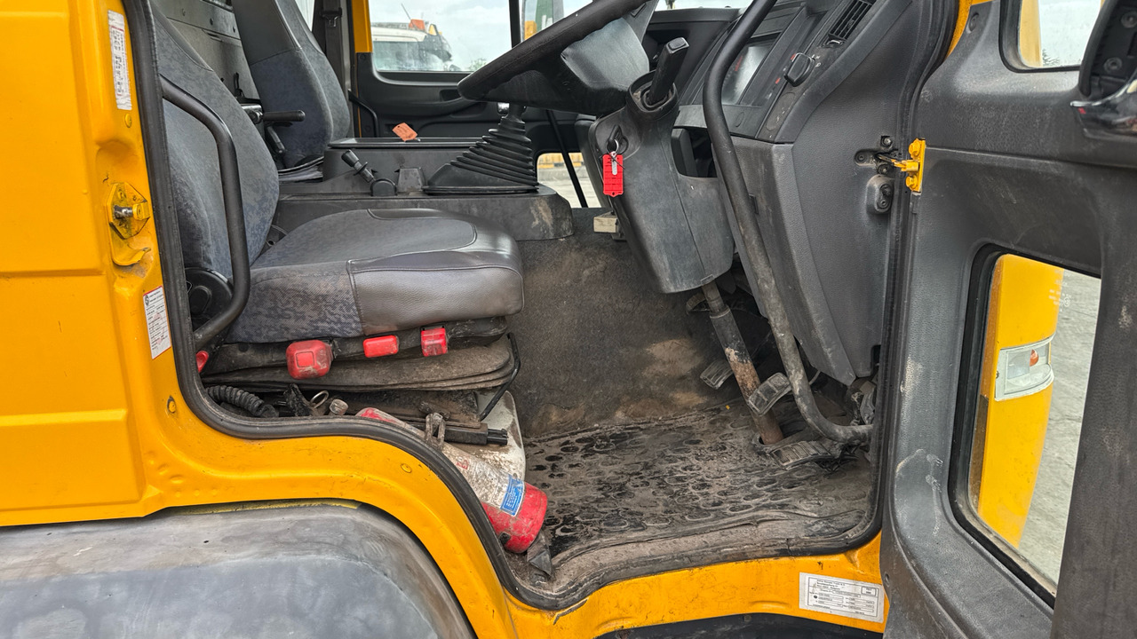 VOLVO FL - Vacuum truck: picture 5 VOLVO FL - Vacuum truck: picture 5