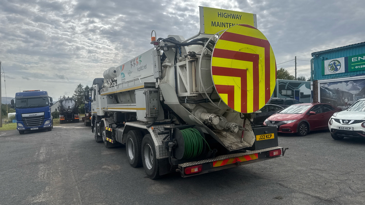VOLVO FM 400 - Vacuum truck: picture 3 VOLVO FM 400 - Vacuum truck: picture 3