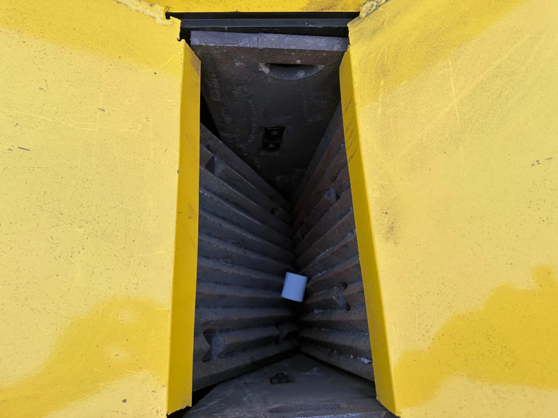 Y405 Y405 - Mobile crusher: picture 4 Y405 Y405 - Mobile crusher: picture 4