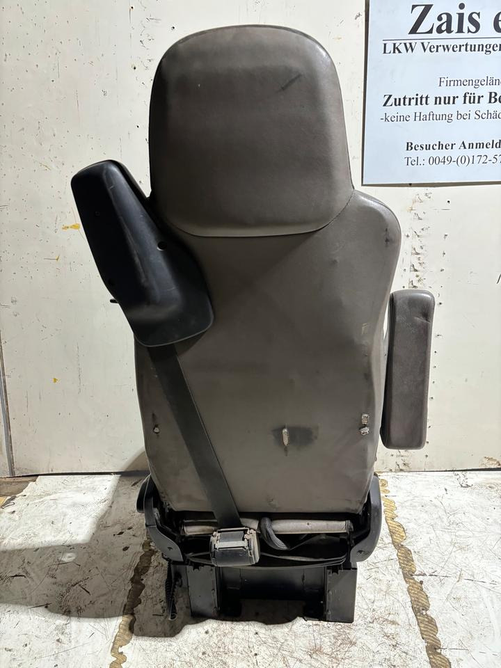 DAF XF Fahrersitz mit Luft - Seat for Truck: picture 5 DAF XF Fahrersitz mit Luft - Seat for Truck: picture 5