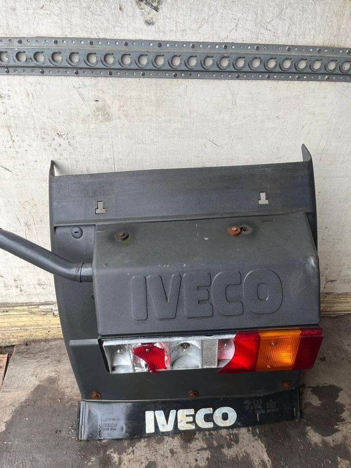 IVECO Stralis 450 Kotflügel vorne rechts 41299389 / 41299388 - Fender for Truck: picture 1 IVECO Stralis 450 Kotflügel vorne rechts 41299389 / 41299388 - Fender for Truck: picture 1