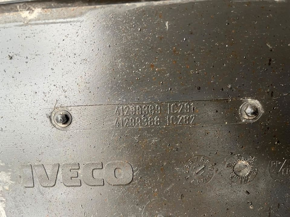 IVECO Stralis 450 Kotflügel vorne rechts 41299389 / 41299388 - Fender for Truck: picture 2 IVECO Stralis 450 Kotflügel vorne rechts 41299389 / 41299388 - Fender for Truck: picture 2