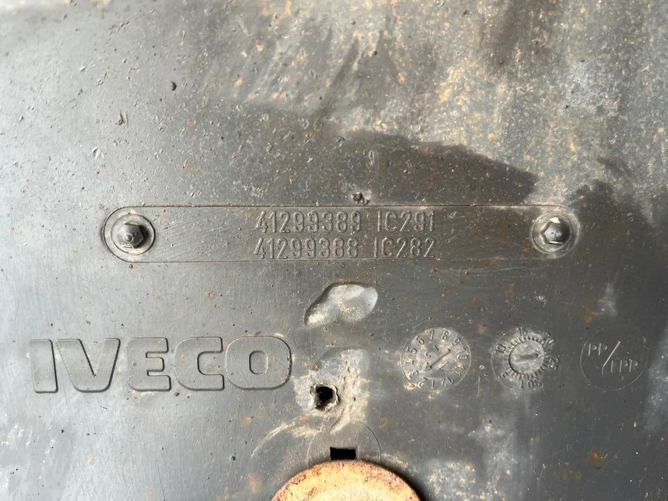 IVECO Stralis 450 Kotflügel vorne rechts 41299389 / 41299388 - Fender for Truck: picture 2 IVECO Stralis 450 Kotflügel vorne rechts 41299389 / 41299388 - Fender for Truck: picture 2