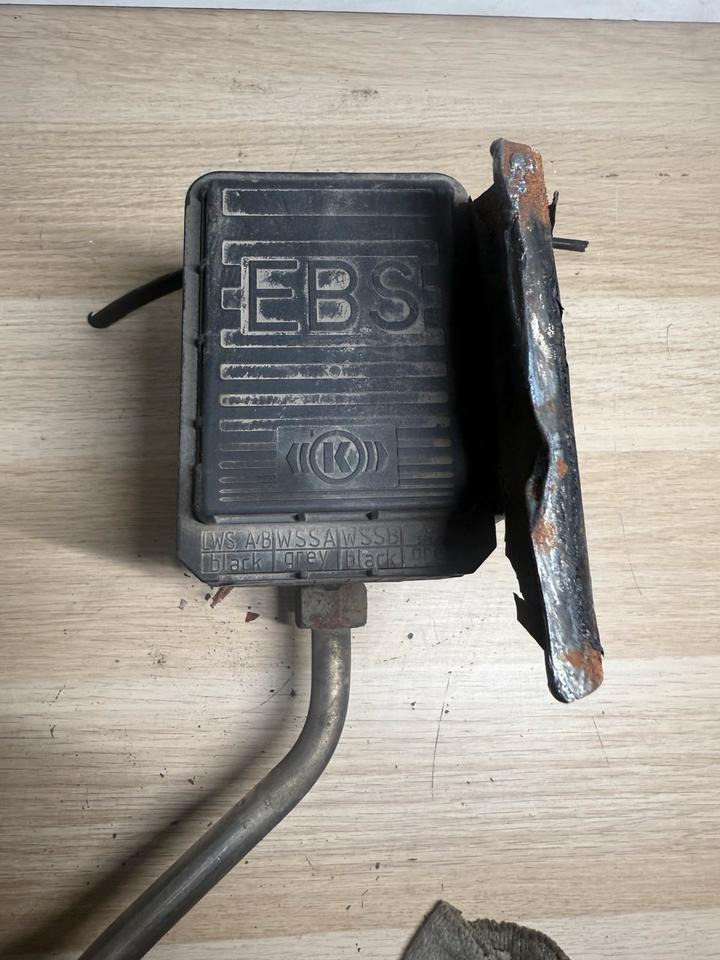 MAN KNORR-BREMSE EBS Ventil K000913 81.52106.6041 - Valve for Truck: picture 3 MAN KNORR-BREMSE EBS Ventil K000913 81.52106.6041 - Valve for Truck: picture 3