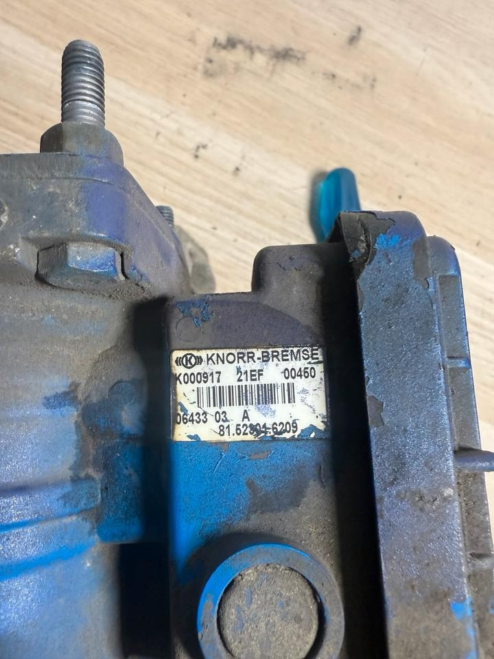 MAN KNORR-BREMSE EBS Ventil K000917 81.52301.6209 - Valve for Truck: picture 5 MAN KNORR-BREMSE EBS Ventil K000917 81.52301.6209 - Valve for Truck: picture 5