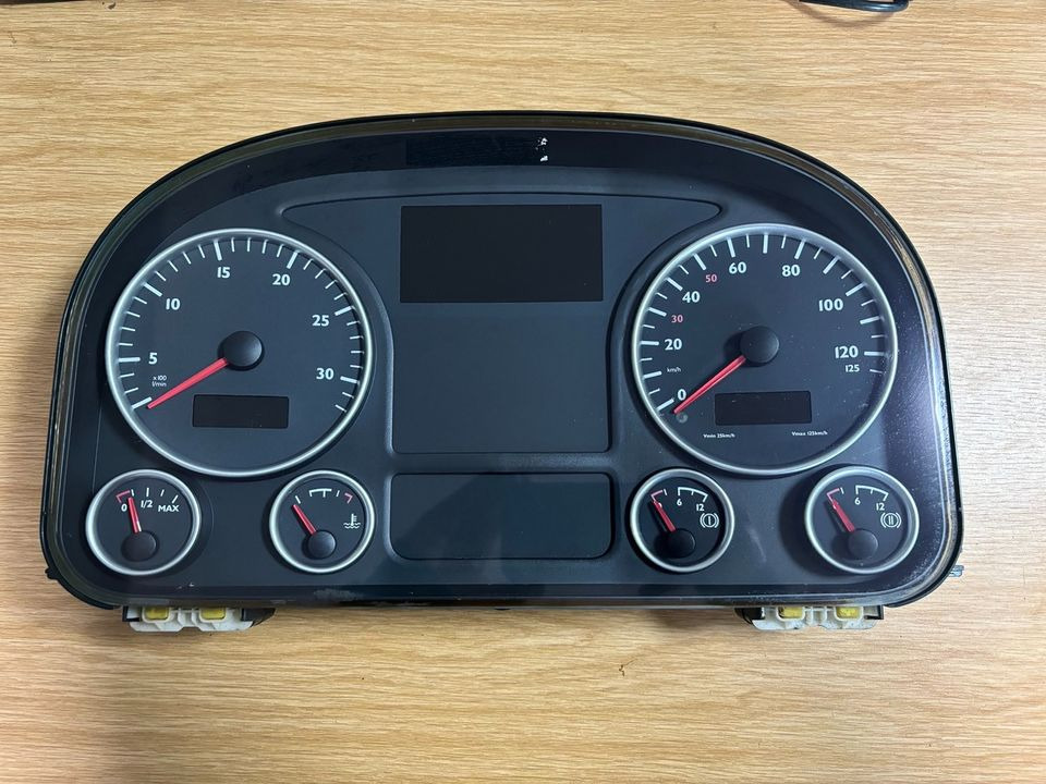 MAN Kombiinstrument / Tacho 81.27202-6235 - Tachograph for Truck: picture 1 MAN Kombiinstrument / Tacho 81.27202-6235 - Tachograph for Truck: picture 1