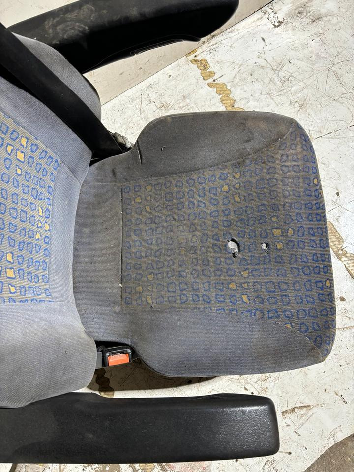 MAN TGA Fahrersitz mit Luft - Seat for Truck: picture 4 MAN TGA Fahrersitz mit Luft - Seat for Truck: picture 4