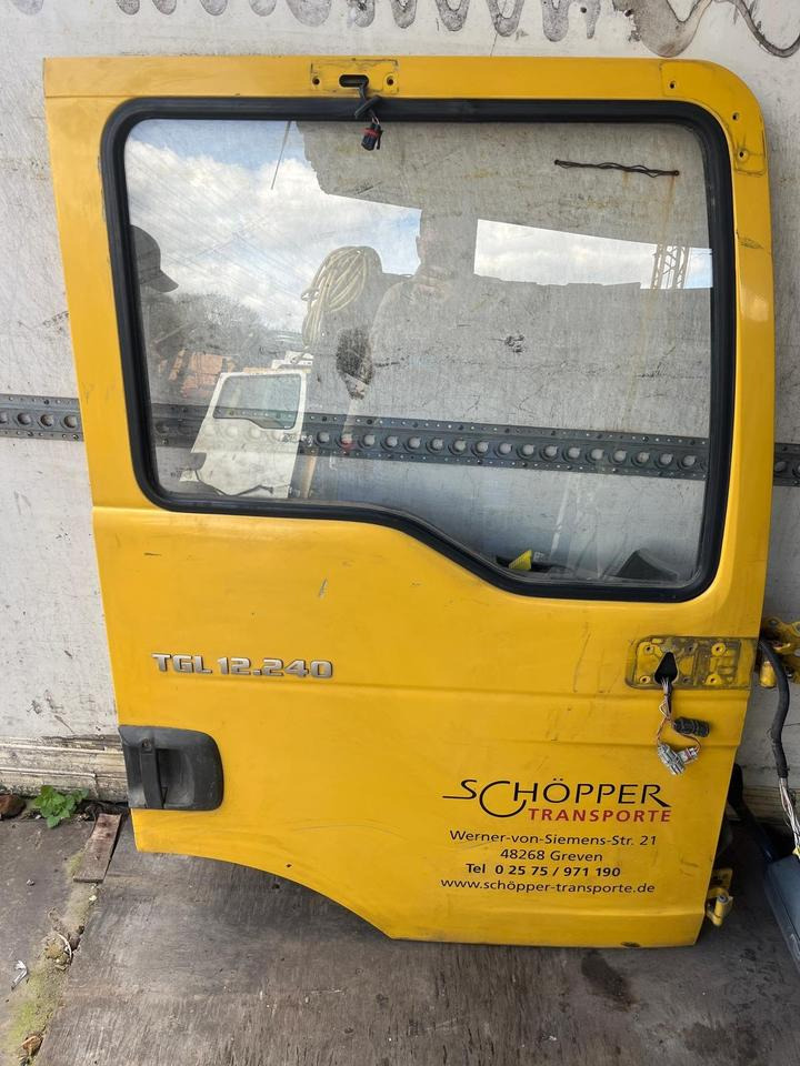 MAN TGL 12.240 Beifahrertür, Tür vorne rechts gelb RN001 - Door and parts for Truck: picture 1 MAN TGL 12.240 Beifahrertür, Tür vorne rechts gelb RN001 - Door and parts for Truck: picture 1