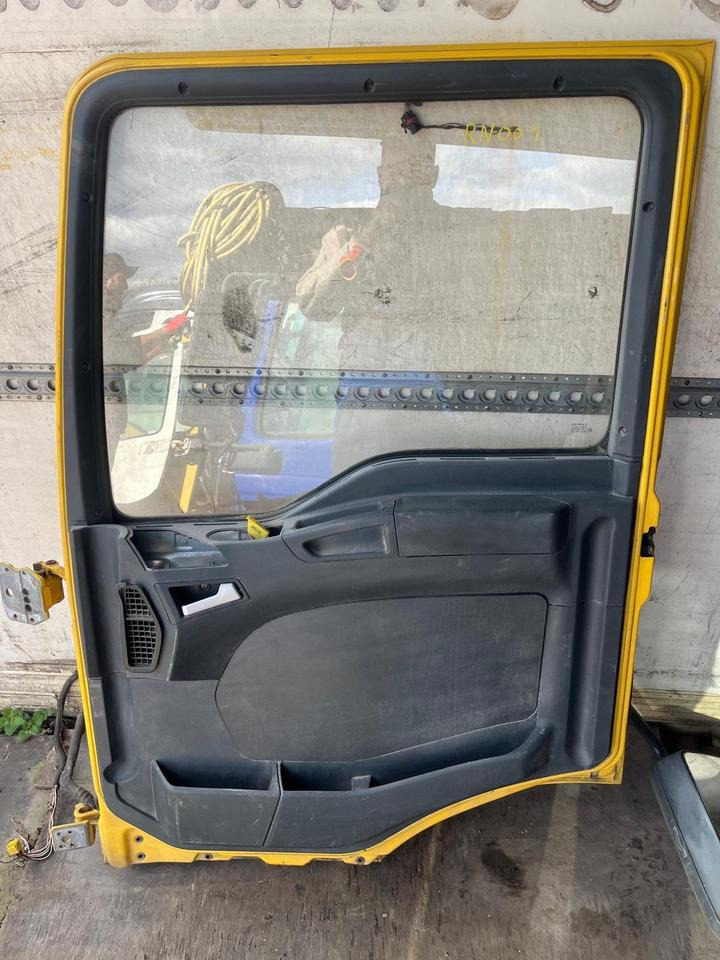 MAN TGL 12.240 Beifahrertür, Tür vorne rechts gelb RN001 - Door and parts for Truck: picture 2 MAN TGL 12.240 Beifahrertür, Tür vorne rechts gelb RN001 - Door and parts for Truck: picture 2