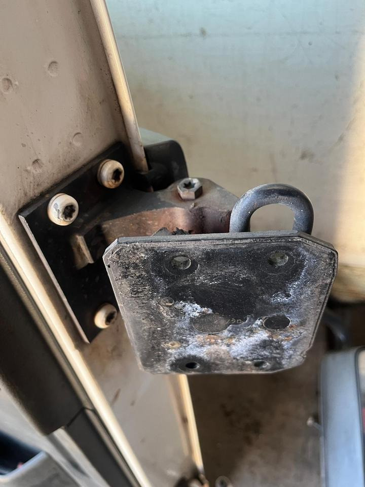 MAN TGL 12.240 Fahrertür, Tür links weiß mit Spiegel RN005 - Door and parts for Truck: picture 3 MAN TGL 12.240 Fahrertür, Tür links weiß mit Spiegel RN005 - Door and parts for Truck: picture 3