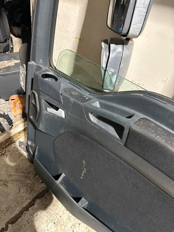 MAN TGL Beifahrertür,grau,Spiegel&Innenverkleidung LN 25 - Door and parts for Truck: picture 5 MAN TGL Beifahrertür,grau,Spiegel&Innenverkleidung LN 25 - Door and parts for Truck: picture 5