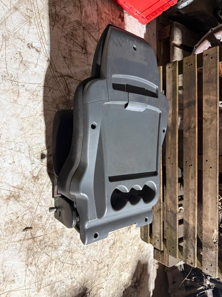 MAN TGL EURO5/6 Mittlerer Sitz - Seat for Truck: picture 5 MAN TGL EURO5/6 Mittlerer Sitz - Seat for Truck: picture 5